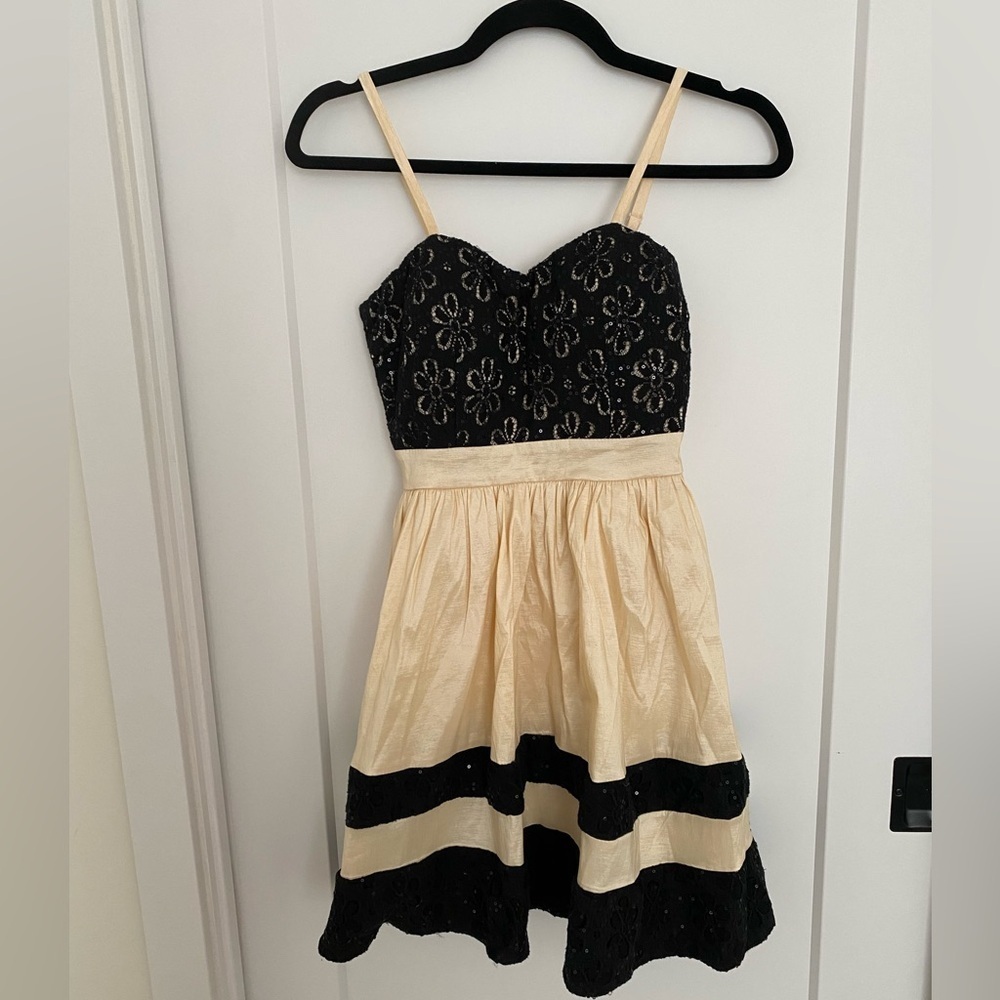 Dress - Picture 2 of 3